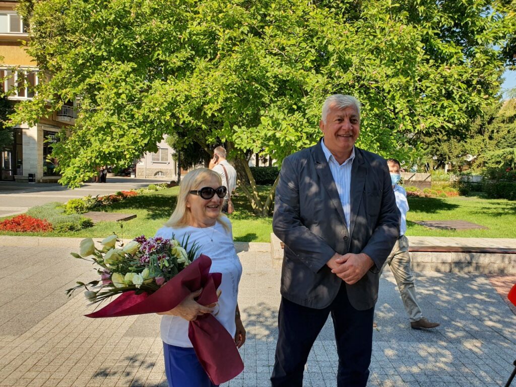 Пловдив пенсионира с почести свой служител с 51 г. стаж 1 33