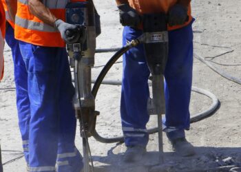 Ремонтират автомобилен надлез във Велко Търново