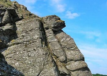 Сфинкс се извисява над морето в Синеморец