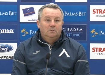 Наставникът на футболния “Левски” е с ковид