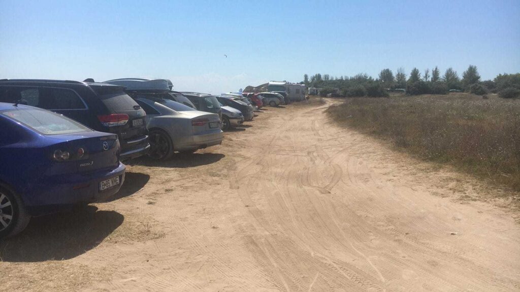 Коли паркират върху дюни на плажа "Крапец-север" 1 1 118