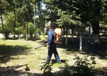 Пръскат срещу кърлежи цял месец