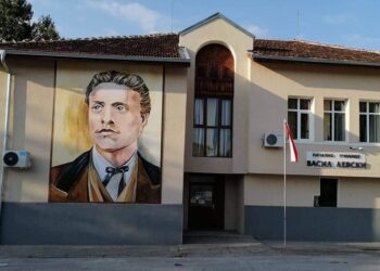 Портет на Левски грейна върху училище в Козлодуй