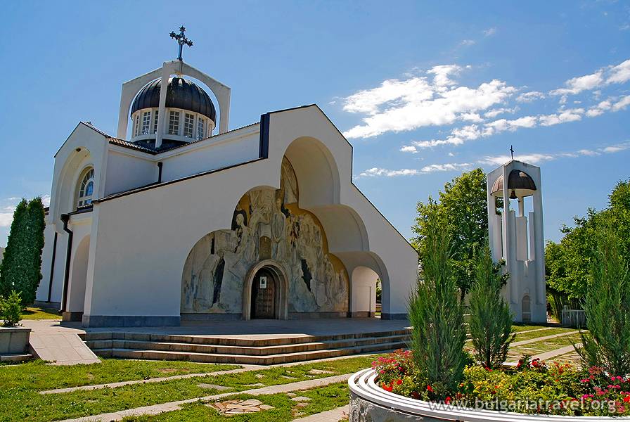 Изографисаха Христос на купола в храма на Ванга
