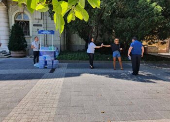 Разхлаждат пловдивчани с минерална вода в най-топлия юлски ден