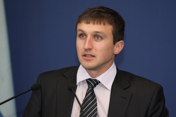 Атакуват кмета на Белица за отрязани вековни ели