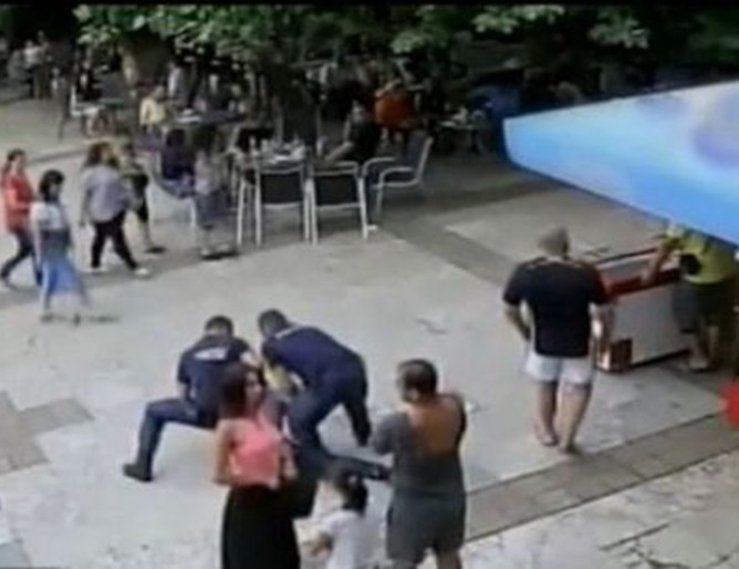 Полицаи унижиха инвалид в Монтана, влачиха го по улиците (Снимки+Видео)