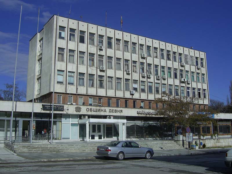 Община Девня нае 42­-ма безработни младежи