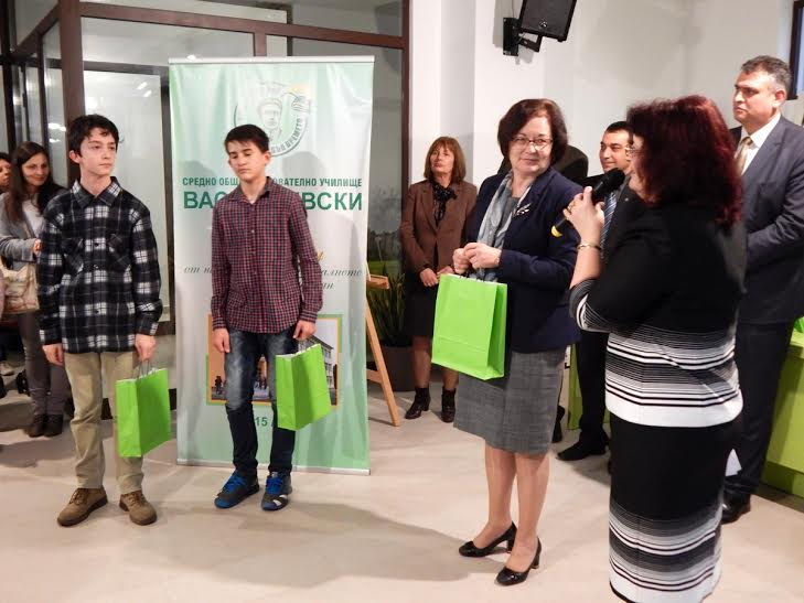 Кметът на Троян връчи награди за празника на СОУ “Васил Левски”