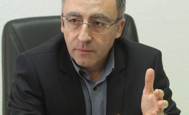 Училищата ни са разграден двор
