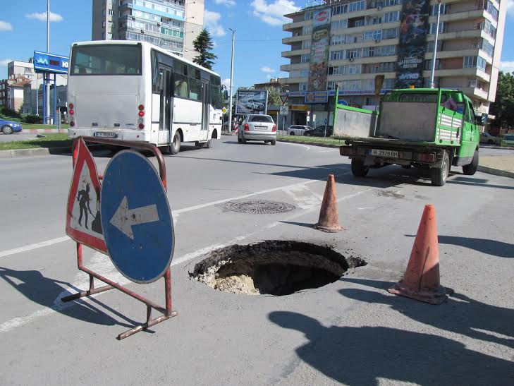 Вода пробила дупката до Руски паметник в Шумен