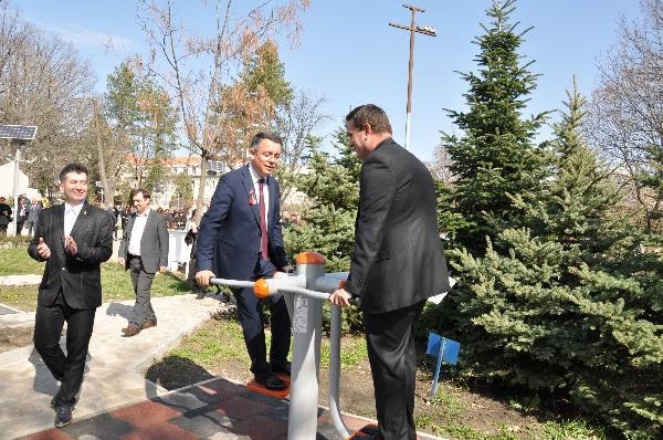 Нова  площадка с фитнес уреди радва кърджалийци