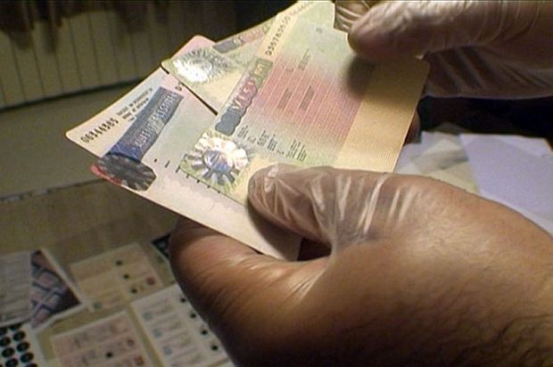В Шумен разбиха група, изработвала фалшиви документи 9 В Шумен разбиха група, изработвала фалшиви документи