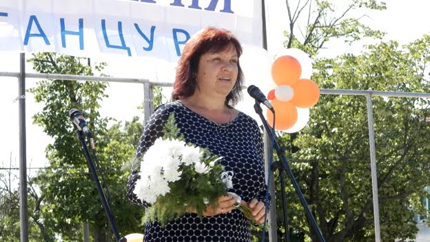 Областен управител и депутат приветстваха фестивала „Бреница пее и танцува”