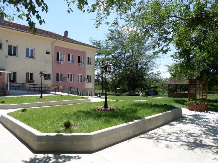 Обновиха дома за възрастни хора в Бутан