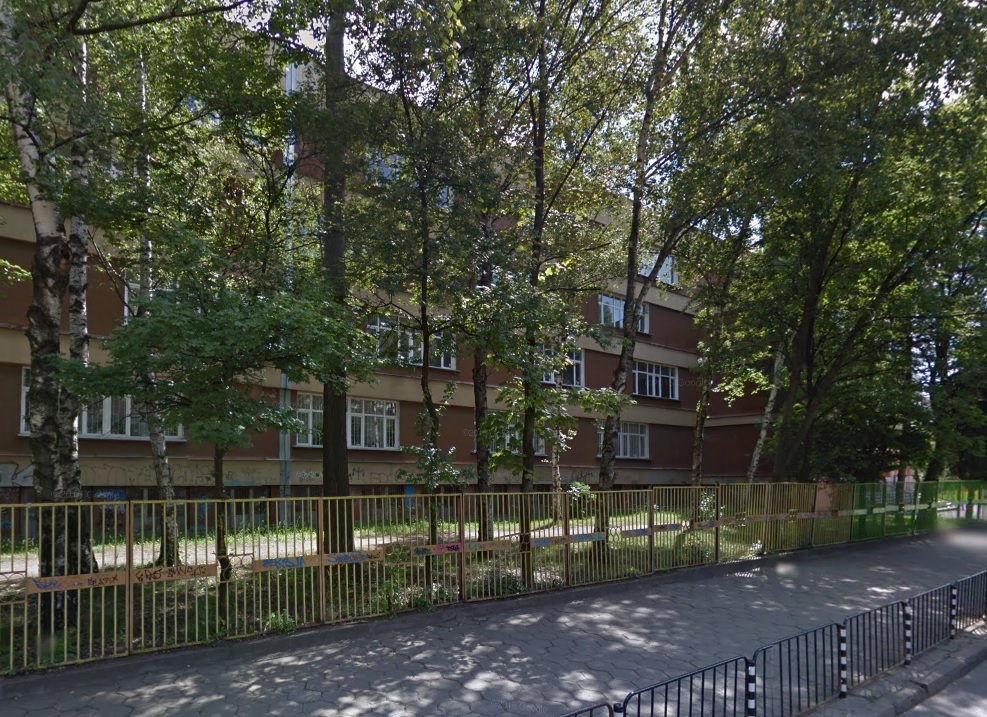Кола се вряза в столично училище 9 Кола се вряза в столично училище