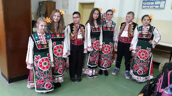 Малки самодейци от Кърджали впечатлиха публика и жури с ”Тъмен се облак зададе”
