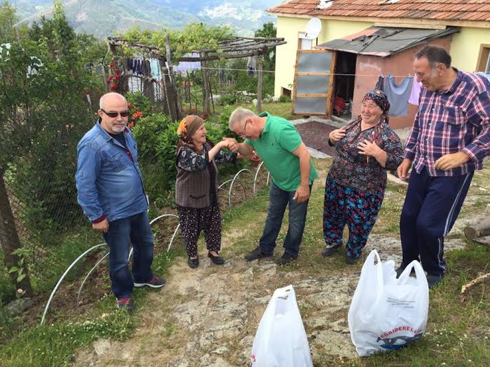 1000 пакета с хранителни продукти раздадоха по случай Рамазана