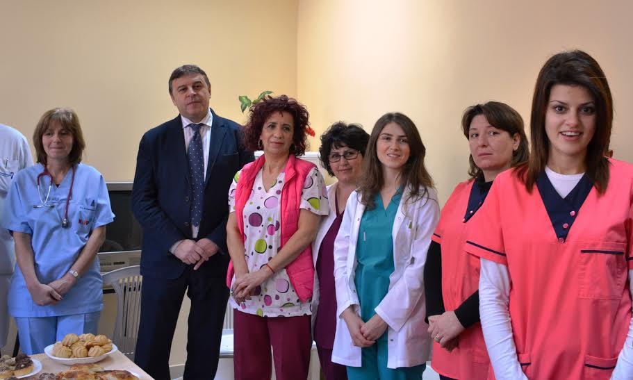 Атанас Камбитов зарадва с музикална люлка първото бебе на Благоевград