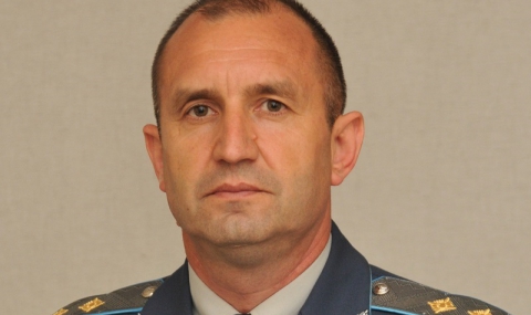 Командирът на ВВС подаде оставка