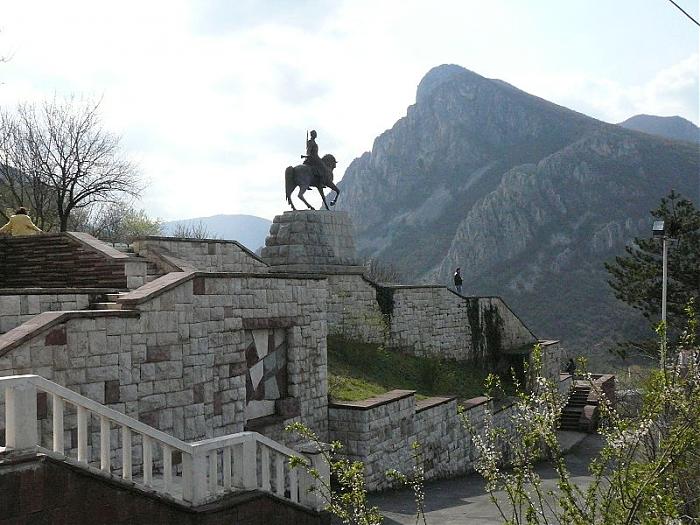 Общината полага грижи за паметници и сгради с историческа и духовна стойност във Враца 1 4d4677f9 4c03 162e