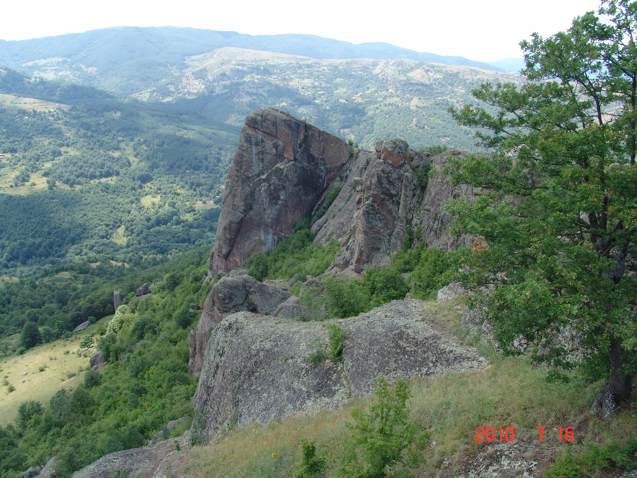 Иманяри от цяла България атакуват симитлийско село