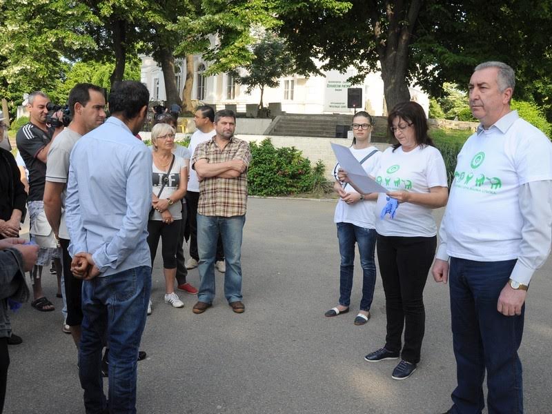 Кметът на Видин Огнян Ценков се включи в почистването на града (СНИМКИ) 1 4d5519c8 d86d 1b6d