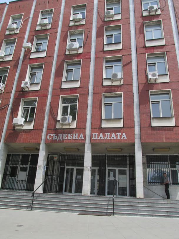 Бивш кмет ще лежи 9 месеца за длъжностни престъпления и шофиране без книжка 9 Бивш кмет ще лежи 9 месеца за длъжностни престъпления и шофиране без книжка