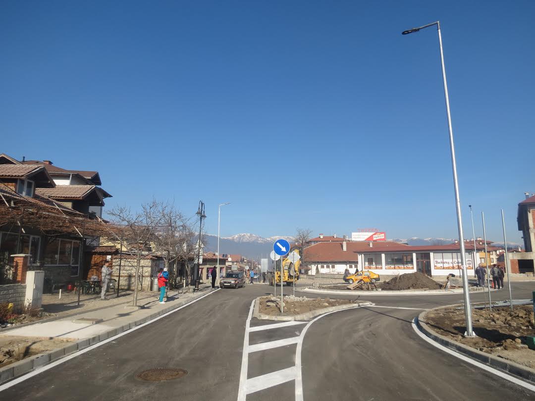 Банско с ново кръгово кръстовище за Коледа