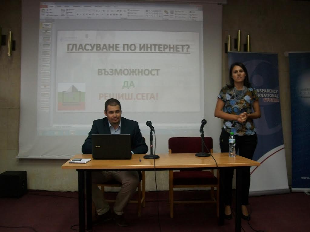 В Благоевград дискутираха „За” и „Против” референдума за електронното гласуване 1 4d553e5c ff38 3b7e