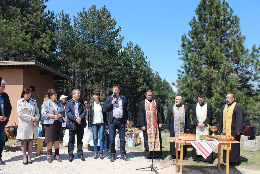 Стотици жители на Благоевград уважиха курбана на кмета (СНИМКИ)