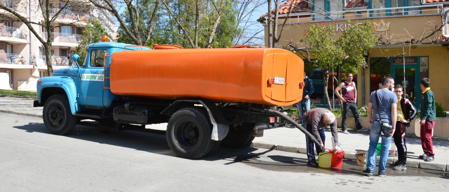 Цистерни за вода в квартали на сухо в Благоевград 1 4e5341e9 4f8d d6fa