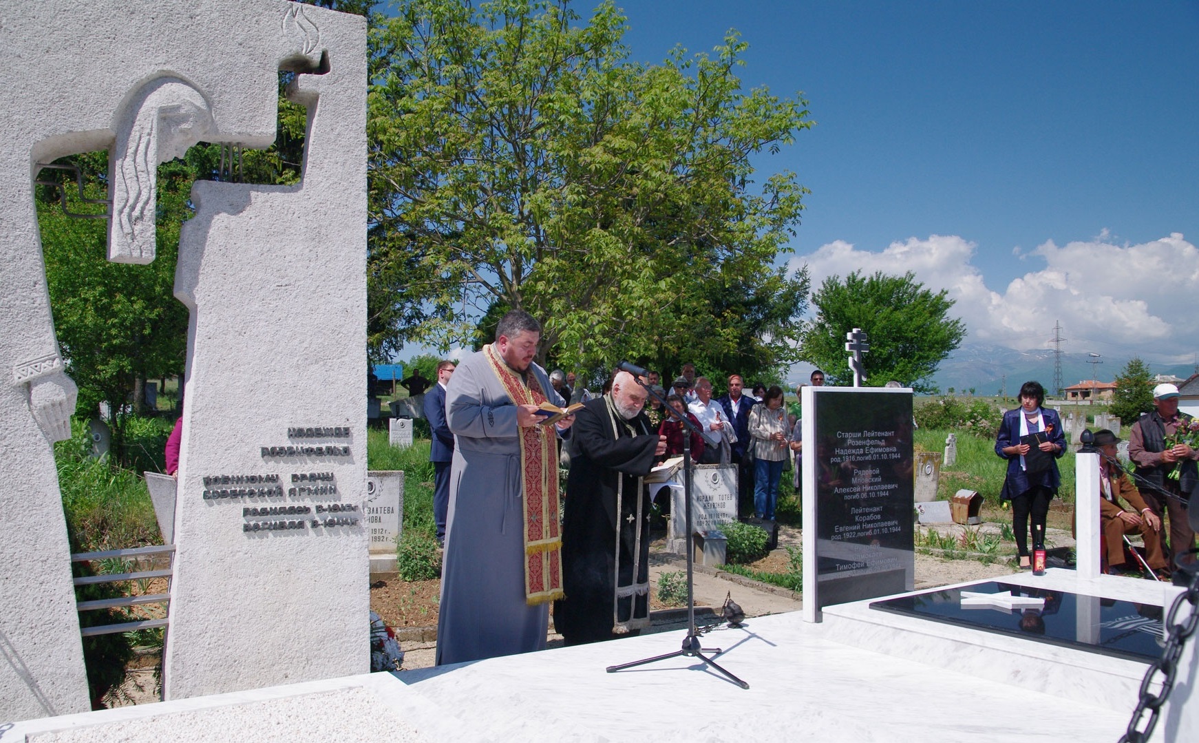 В село Копринка възстановиха Мемориал в памет на червеноармейци