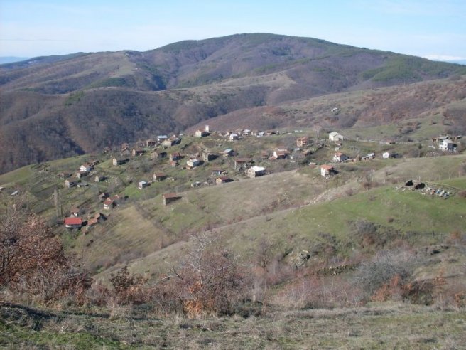 15 жители на Горно Осеново си светят със свещи и газени лампи