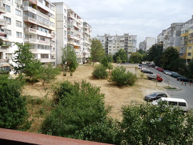 Варненци на протест срещу блок само за роми