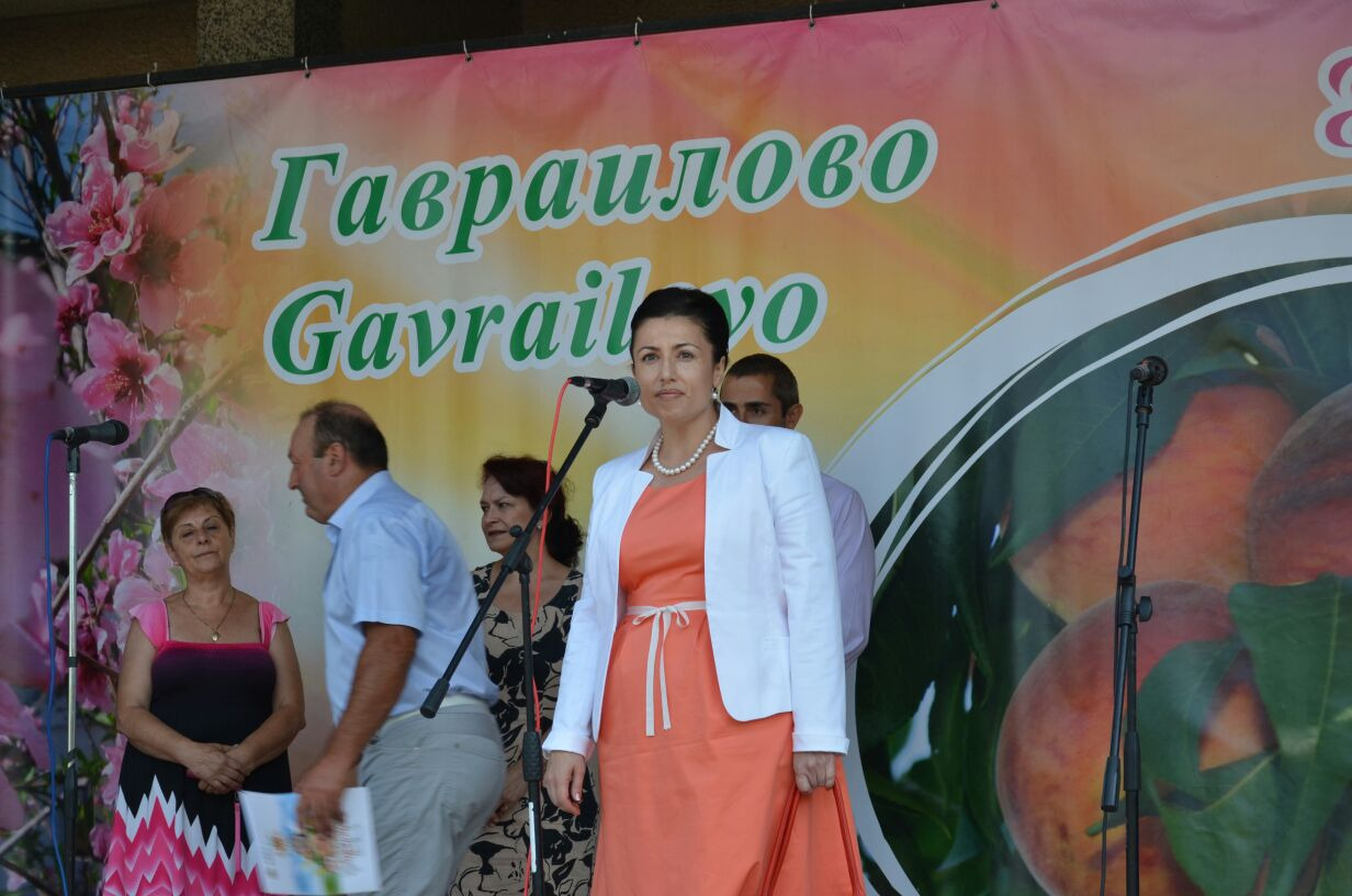 Десислава Танева: Производителите на праскови ще получат допълнително над 4 млн. лева 1 4f64c81c f584 2899