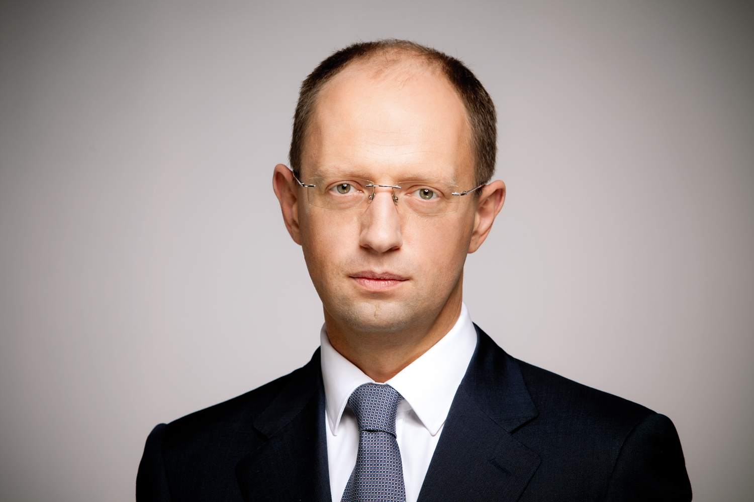 Премиерът на Украйна подаде оставка