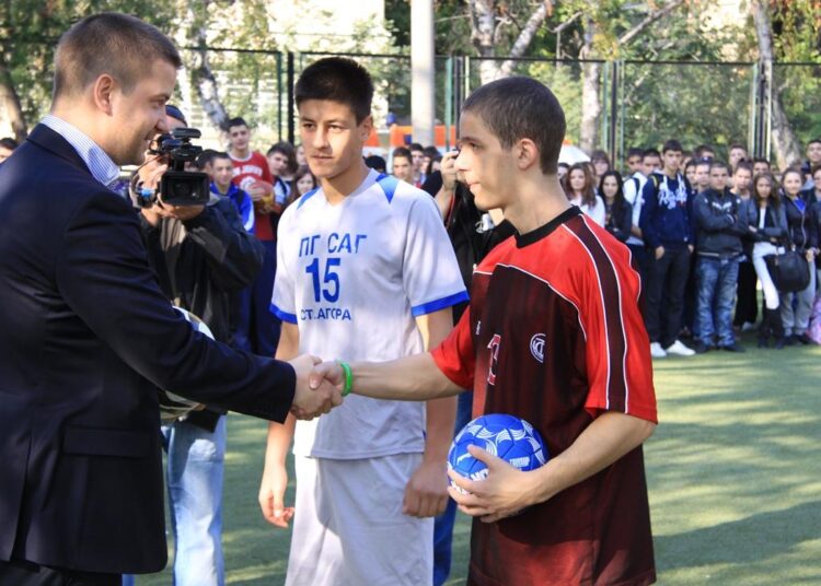 Строително школо ще играе футбол на изкуствена трева 1 52a06faf4ae94