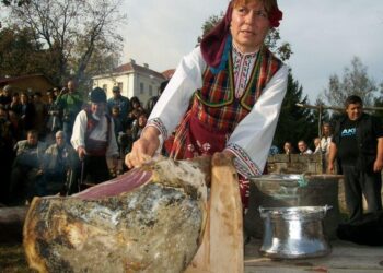 Министър хвали касапи в Елена