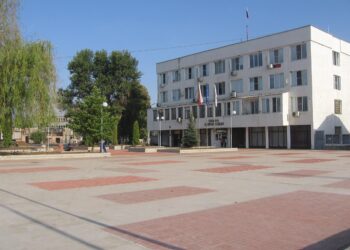 Смениха плочите на площада в Бойчиновци