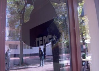 Потрошиха с камъни офиса на ГЕРБ в Кюстендил