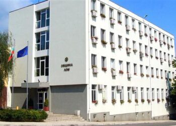 Лом иска рибарско селище