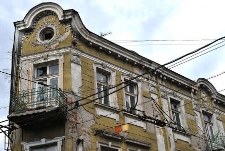 Бутат опасни сгради в Пловдив