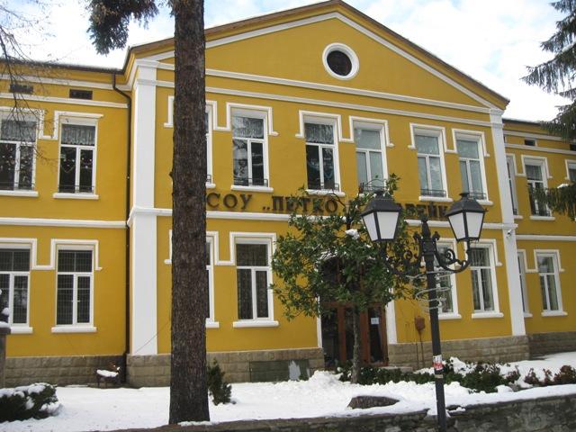 Откриха санирани училище, забавачка и ясла
