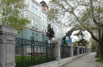 Бомбена заплаха за Икономическия във Варна