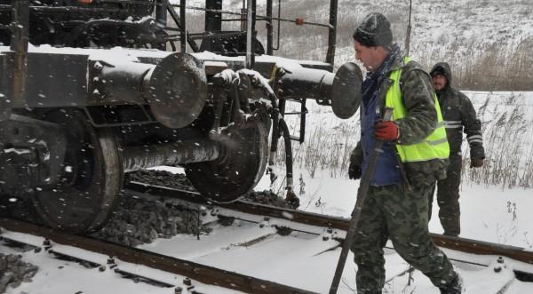 Движението по 8 железопътни участъка е спряно