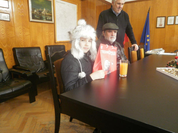 Дарове за деца на загинали полицаи
