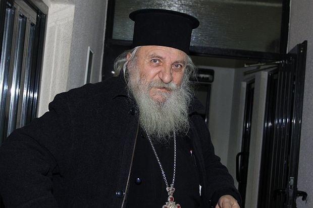 Отец Иван: Да си подадем ръка, за да излезем от грижата