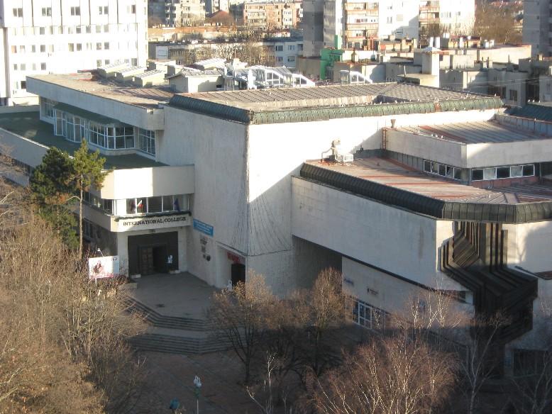 1000 студенти минават на дистанционно и електронно обучение