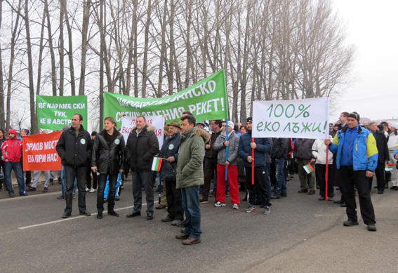 Банско пак на барикадата с кукери и революционни песни 1 52a0c6020fec9